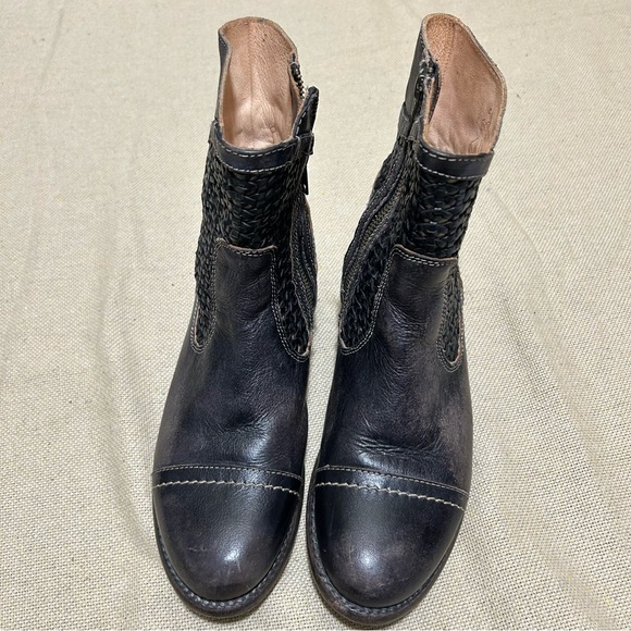 Bed Stu Distressed Leather Short / Ankle Boot 9 1/2 - Picture 2 of 9